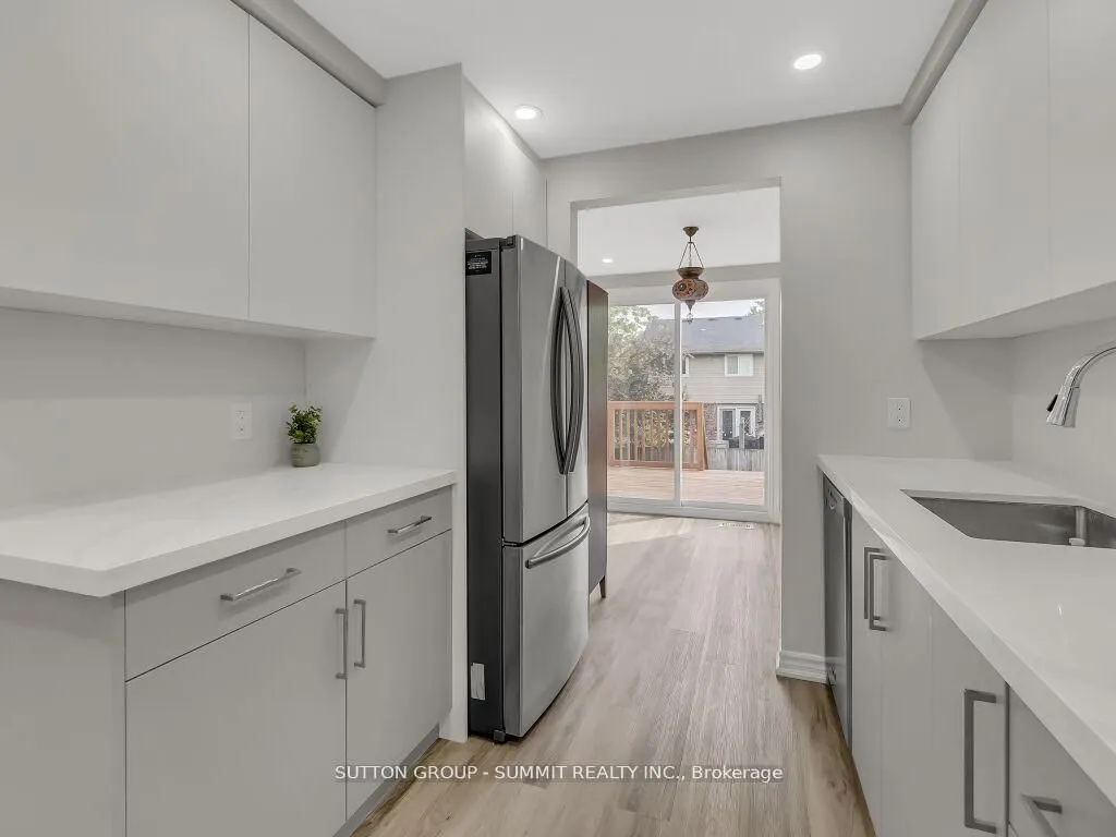 2 Grandridge Crescent