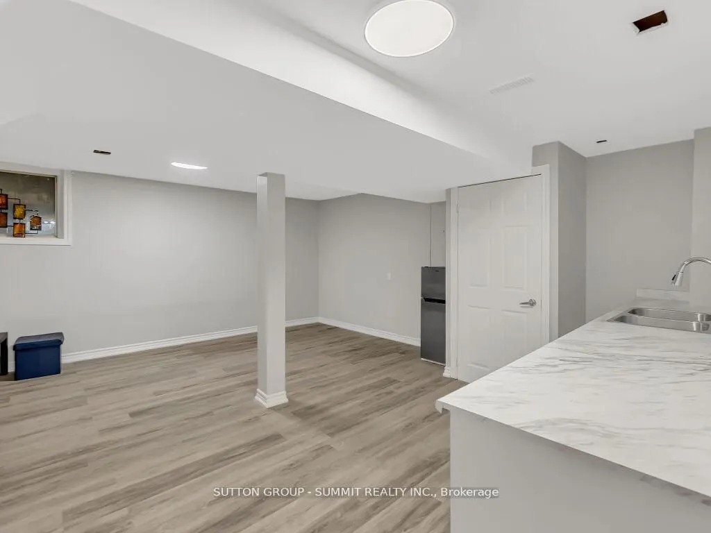 2 Grandridge Crescent
