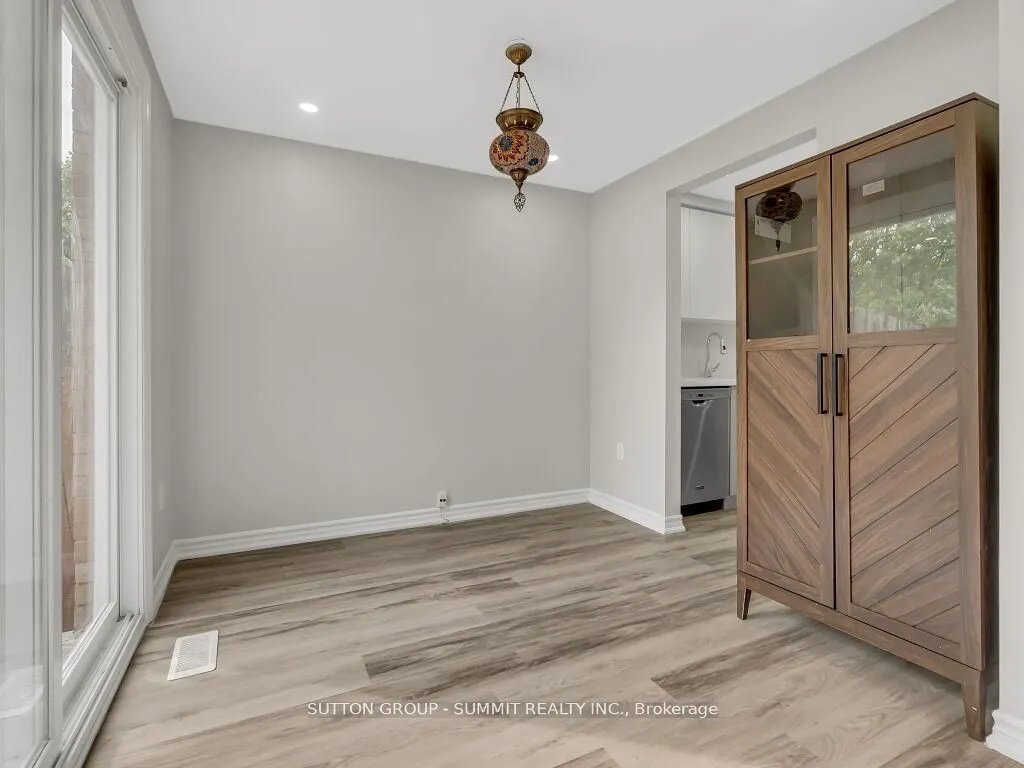 2 Grandridge Crescent