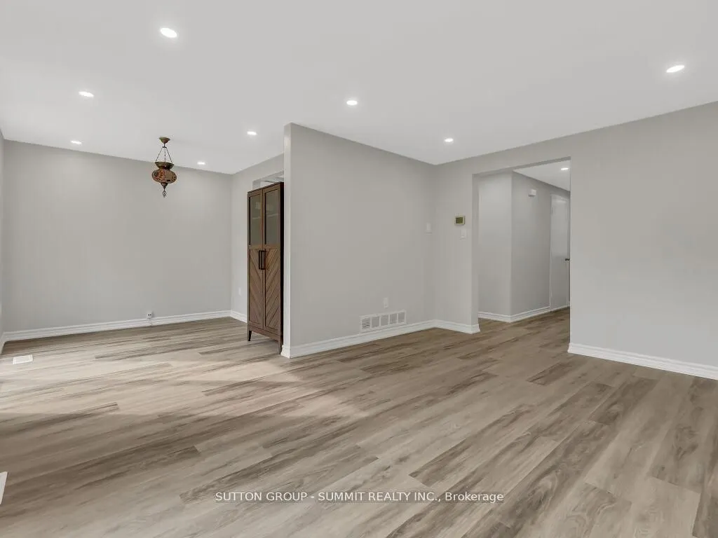 2 Grandridge Crescent