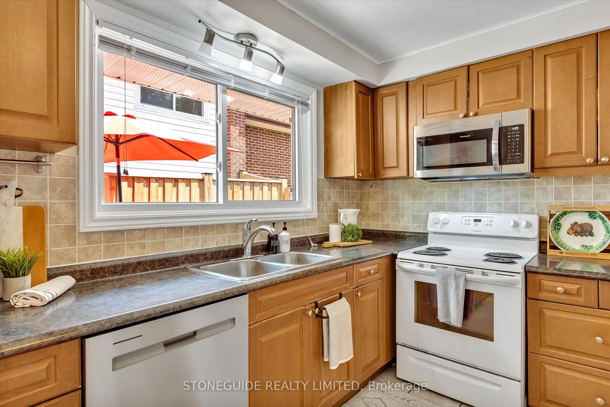 976 Sydenham Road