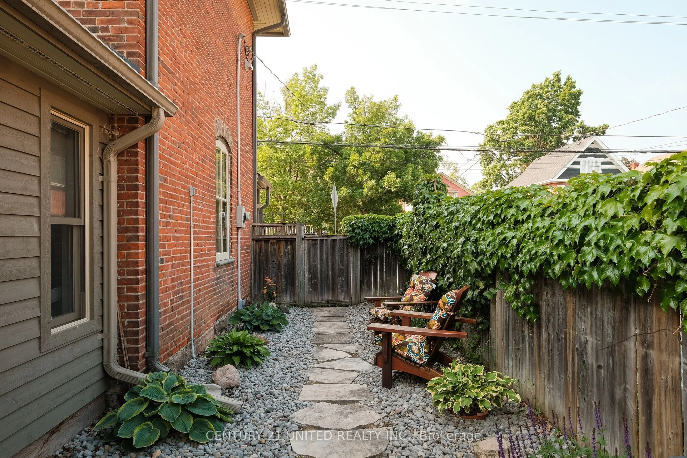 558 Harvey Street