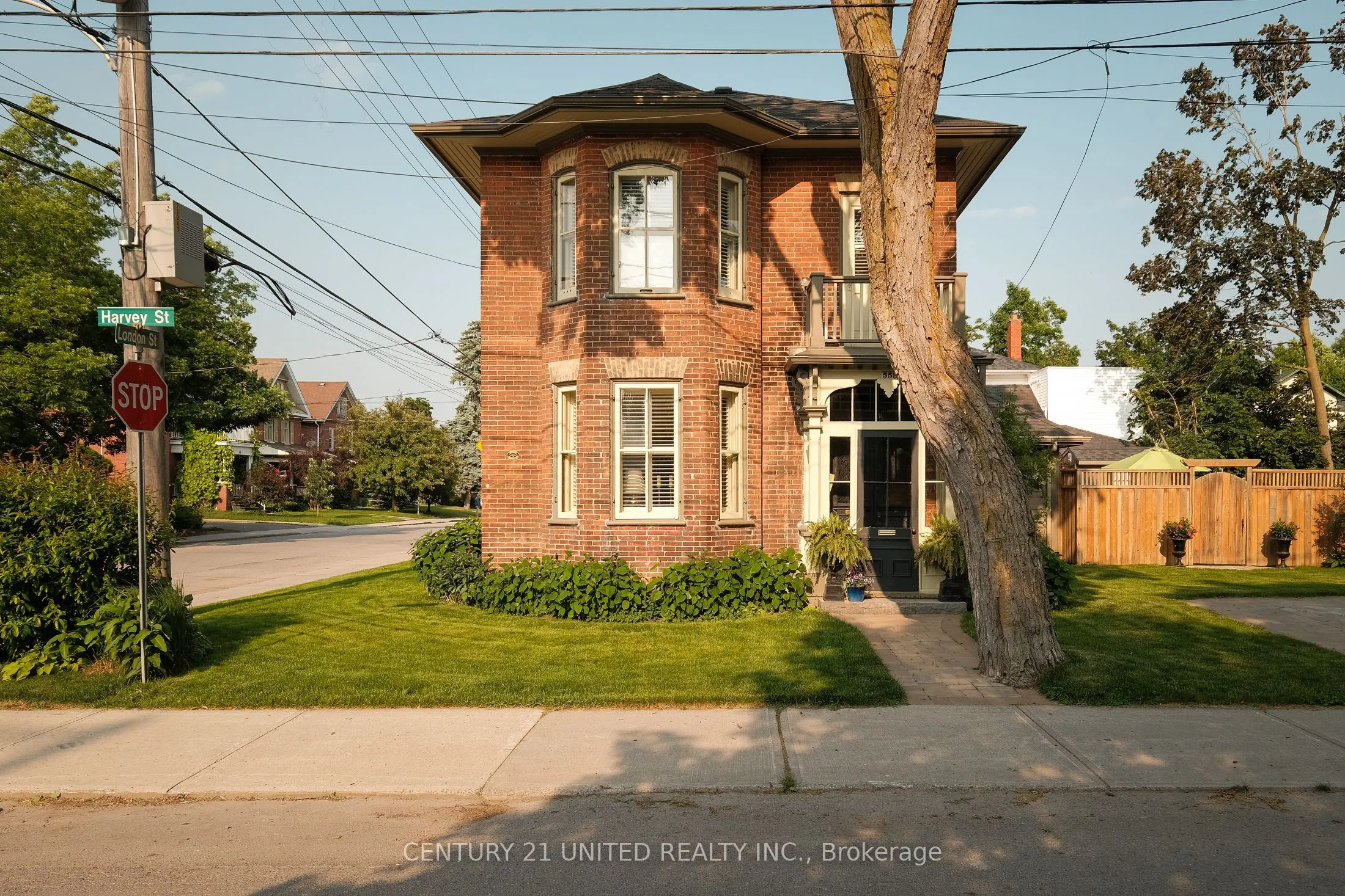 558 Harvey Street