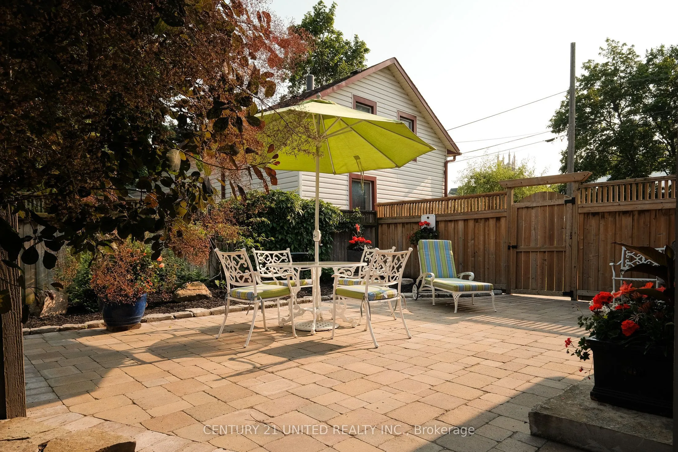 558 Harvey Street