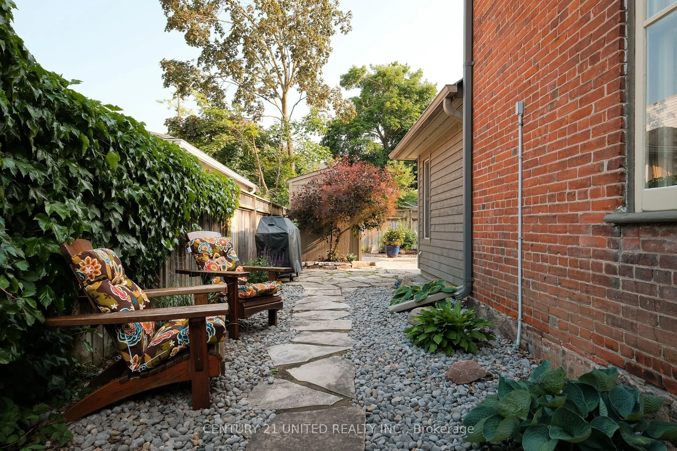 558 Harvey Street