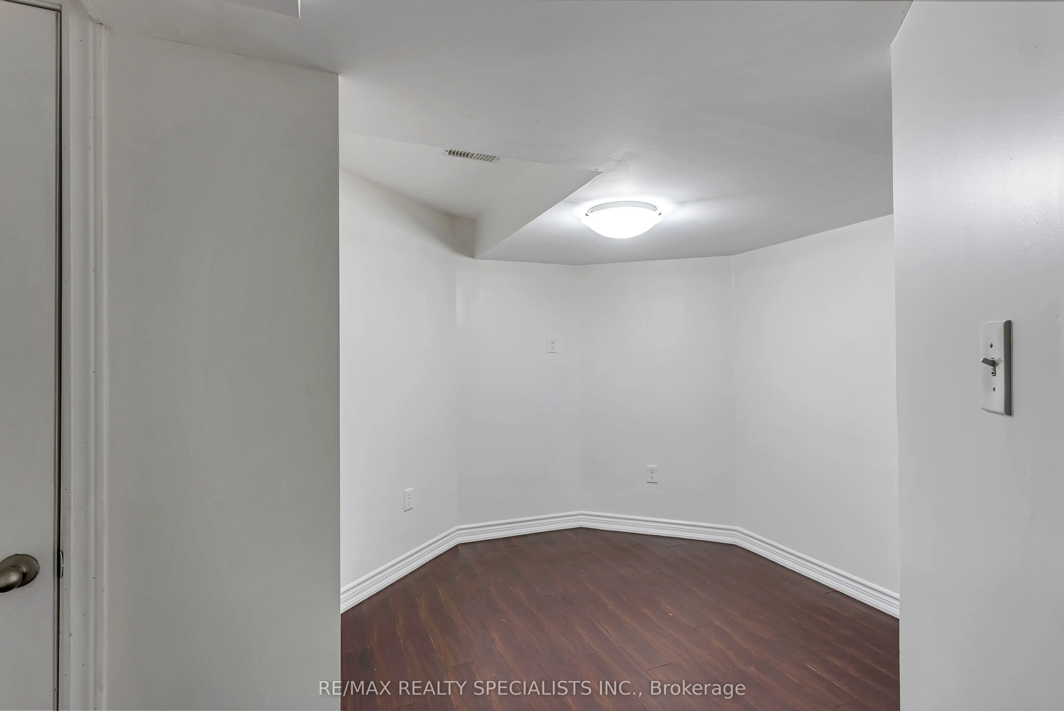 19 White Ash Road