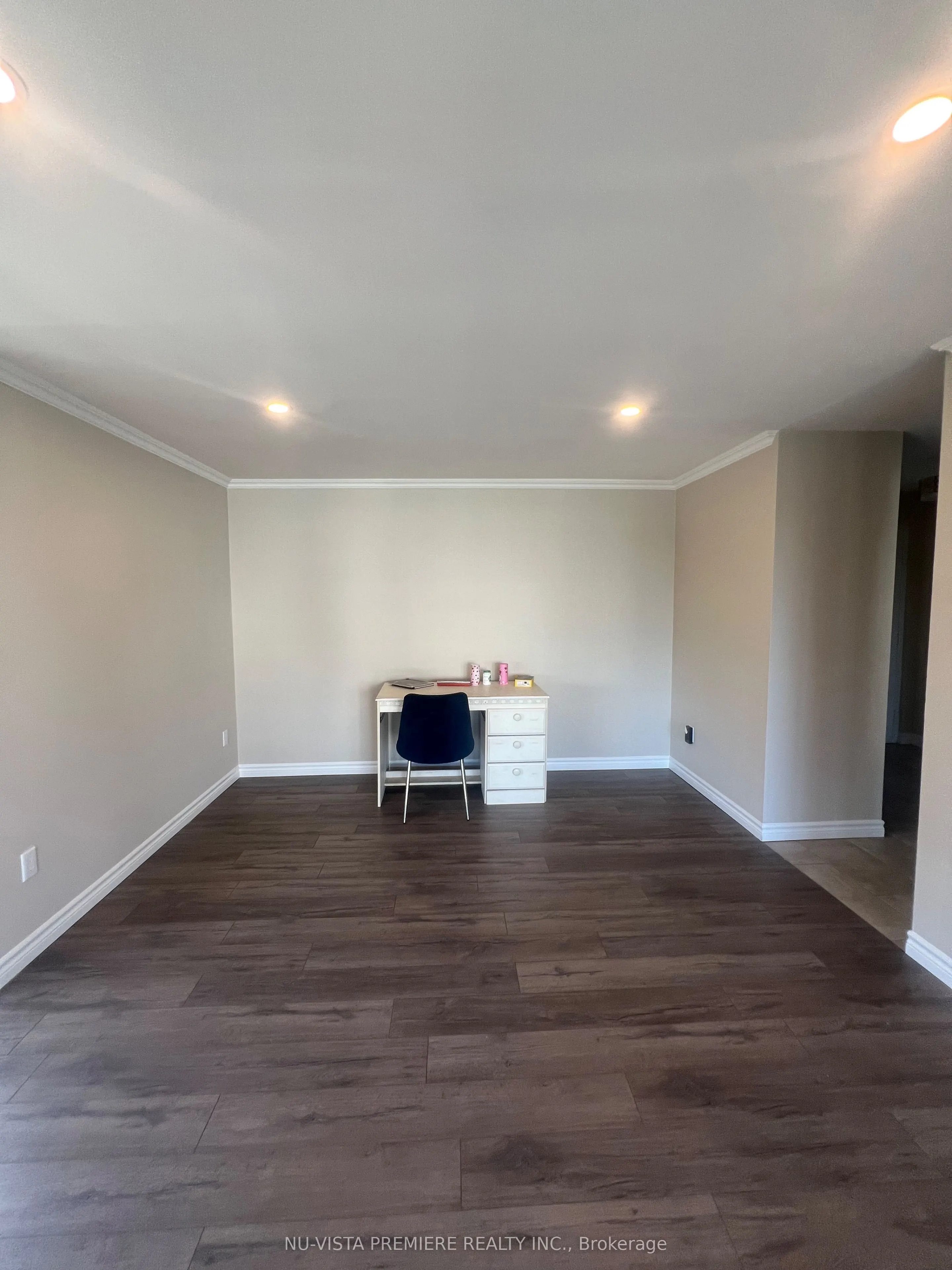 570 Proudfoot Lane, #803