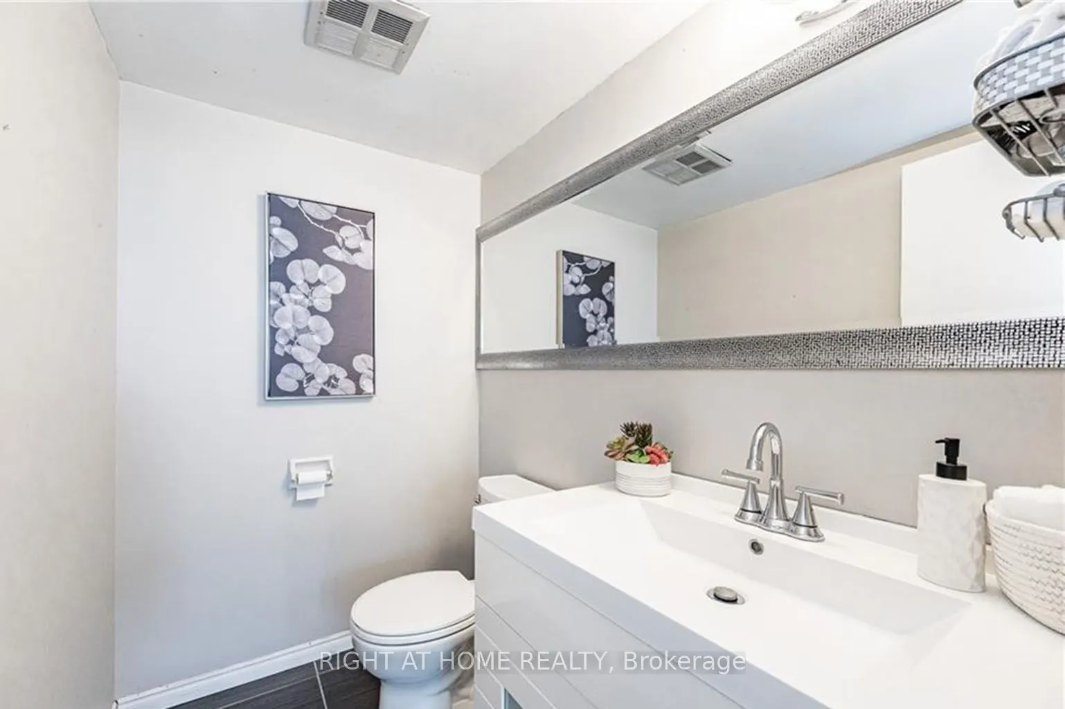 375 King Street N, #903