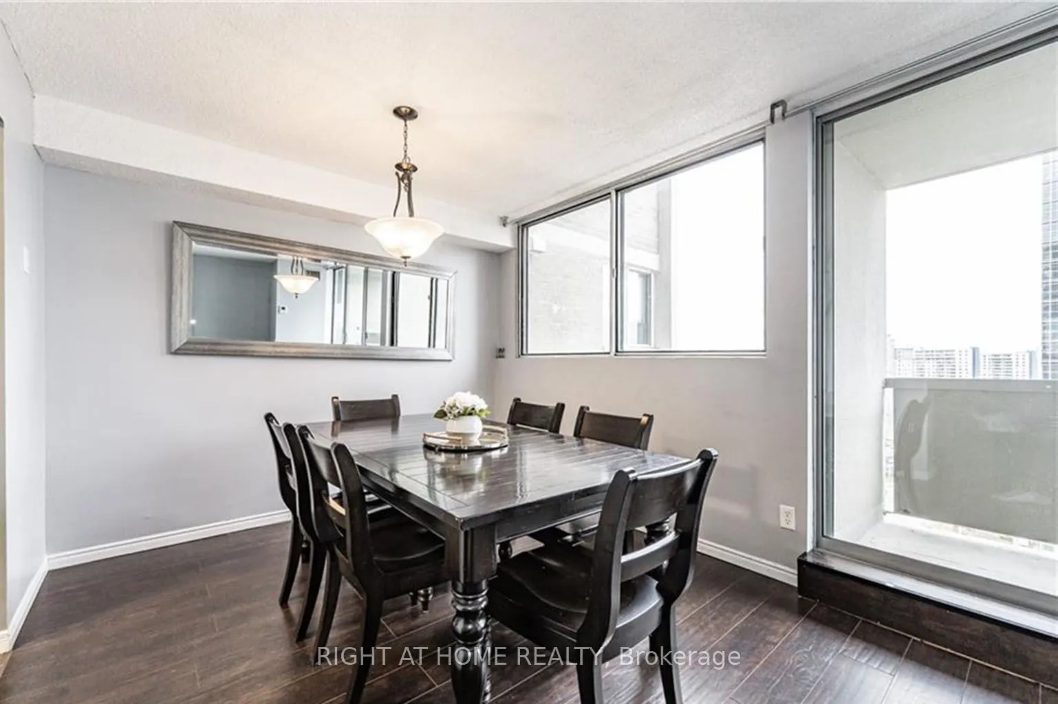 375 King Street N, #903