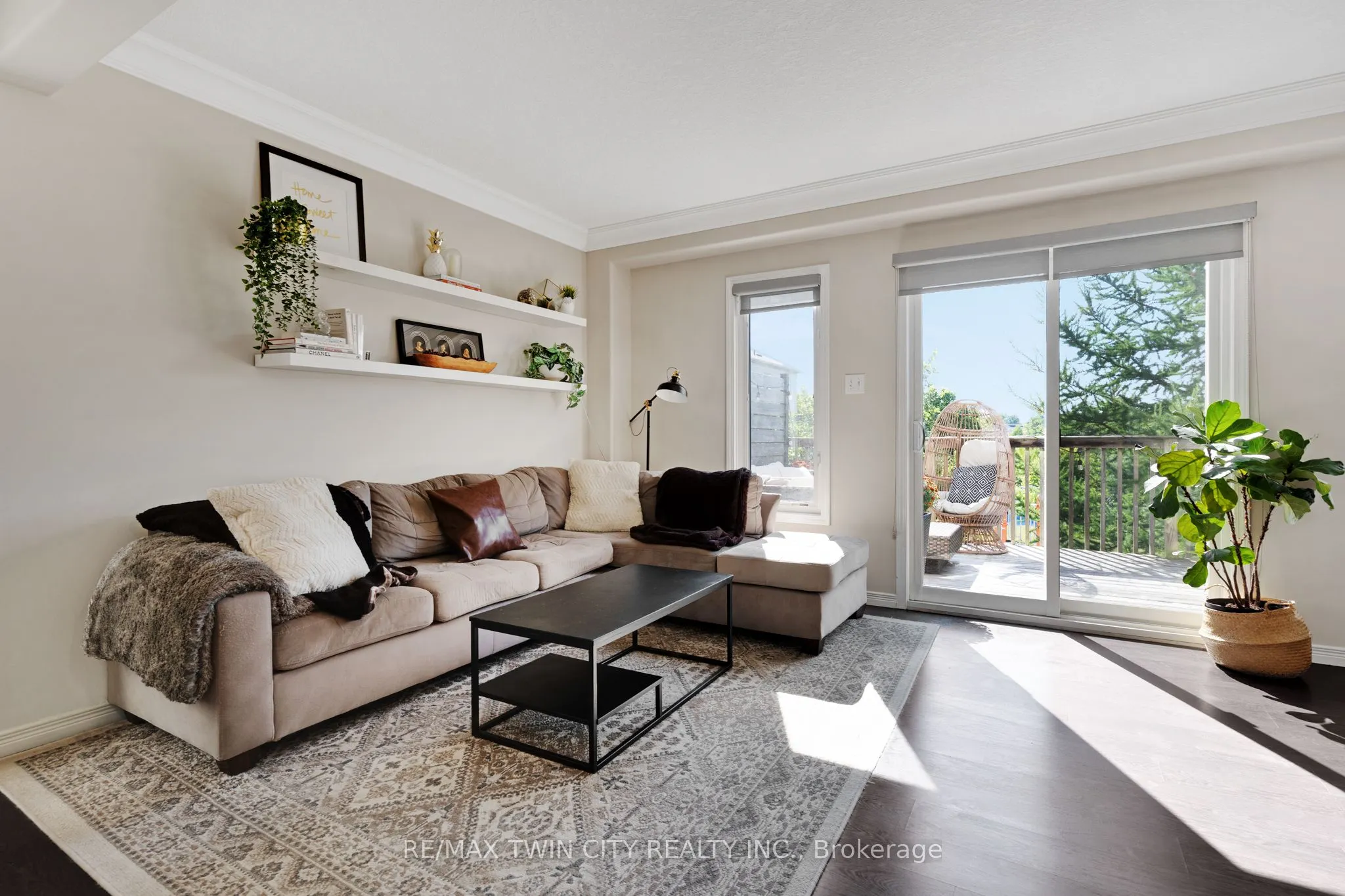 6 Upper Mercer Street, #H32