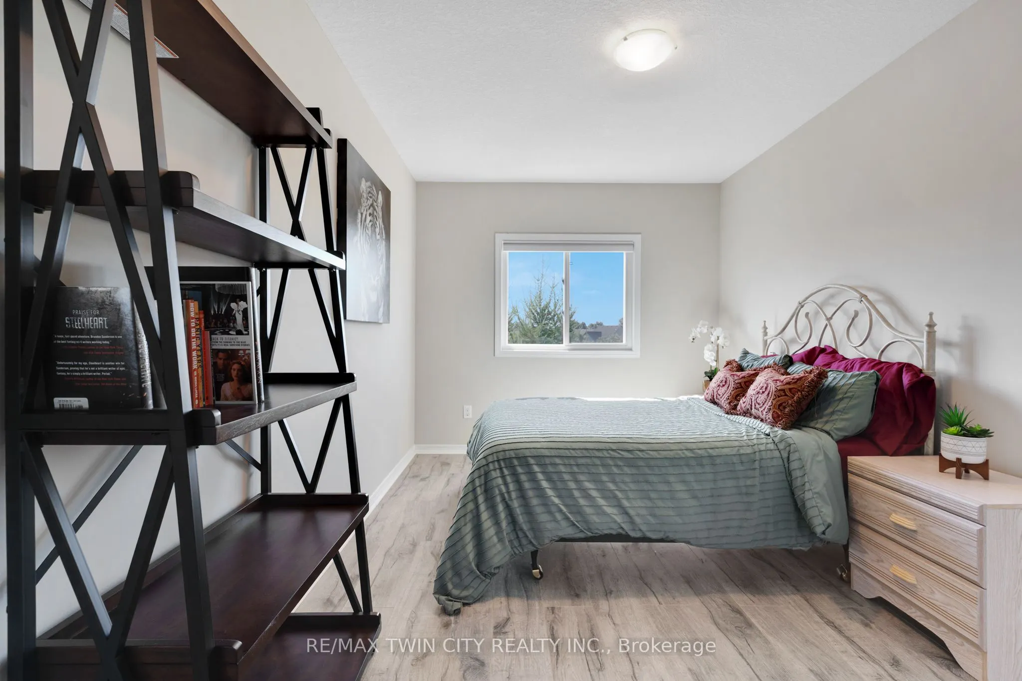 6 Upper Mercer Street, #H32