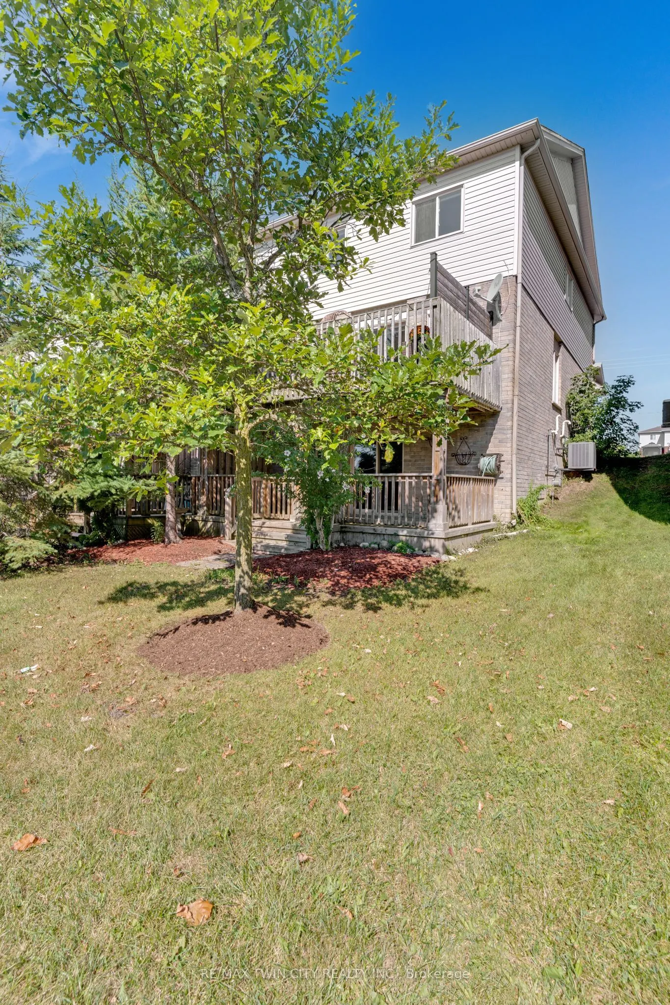 6 Upper Mercer Street, #H32