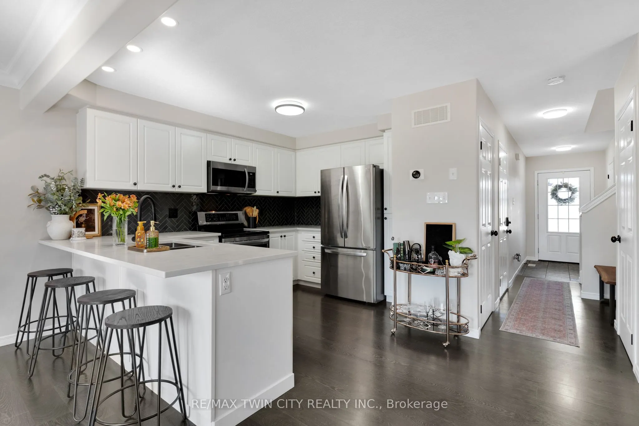 6 Upper Mercer Street, #H32