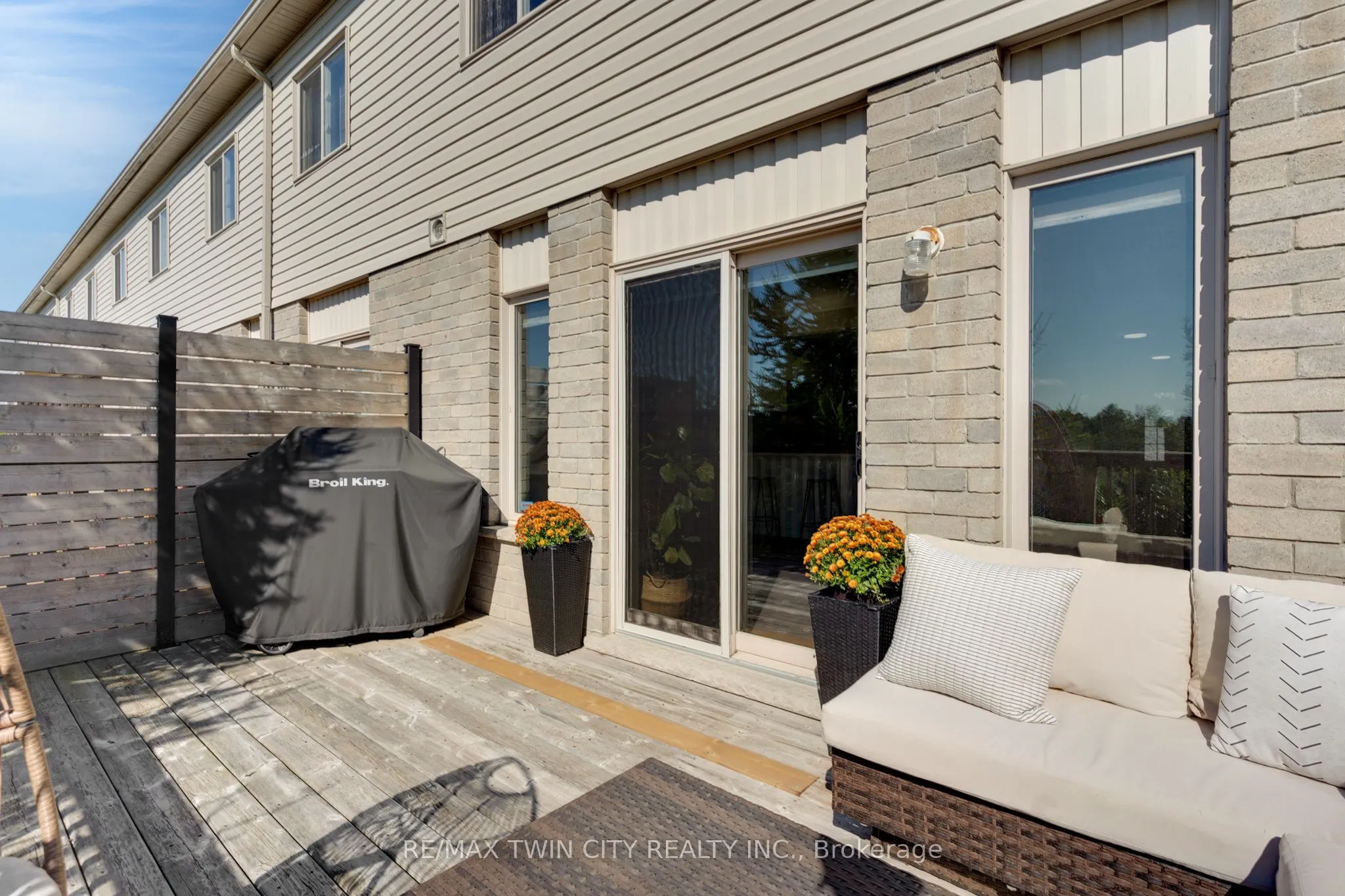 6 Upper Mercer Street, #H32