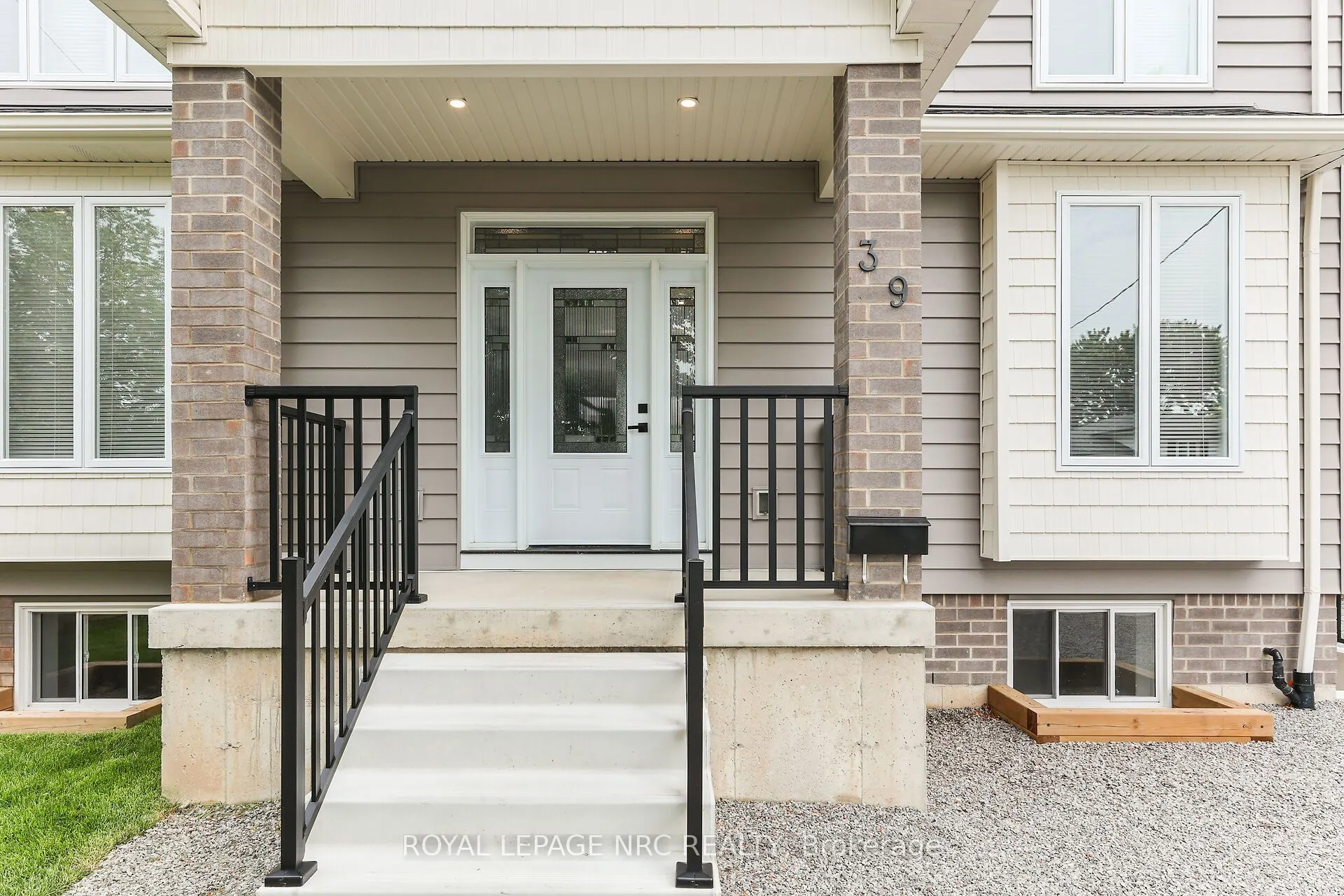 39 Grove Avenue