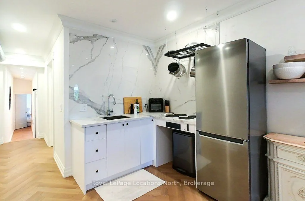 8 Sykes Street N
