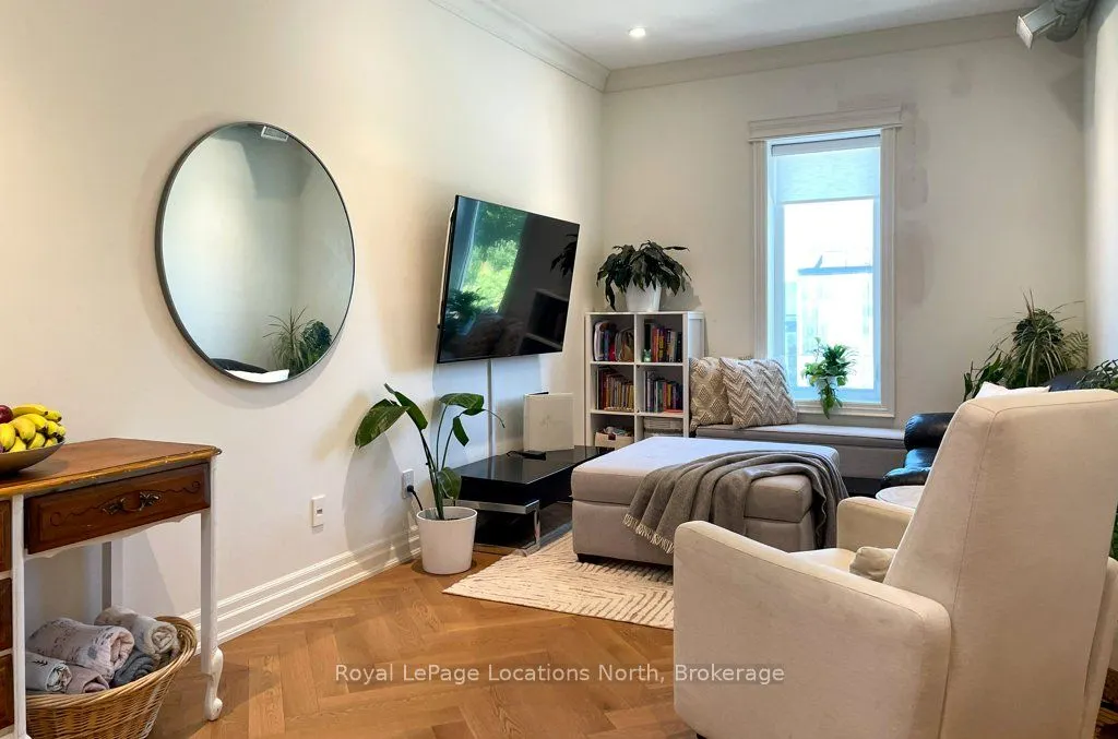 8 Sykes Street N