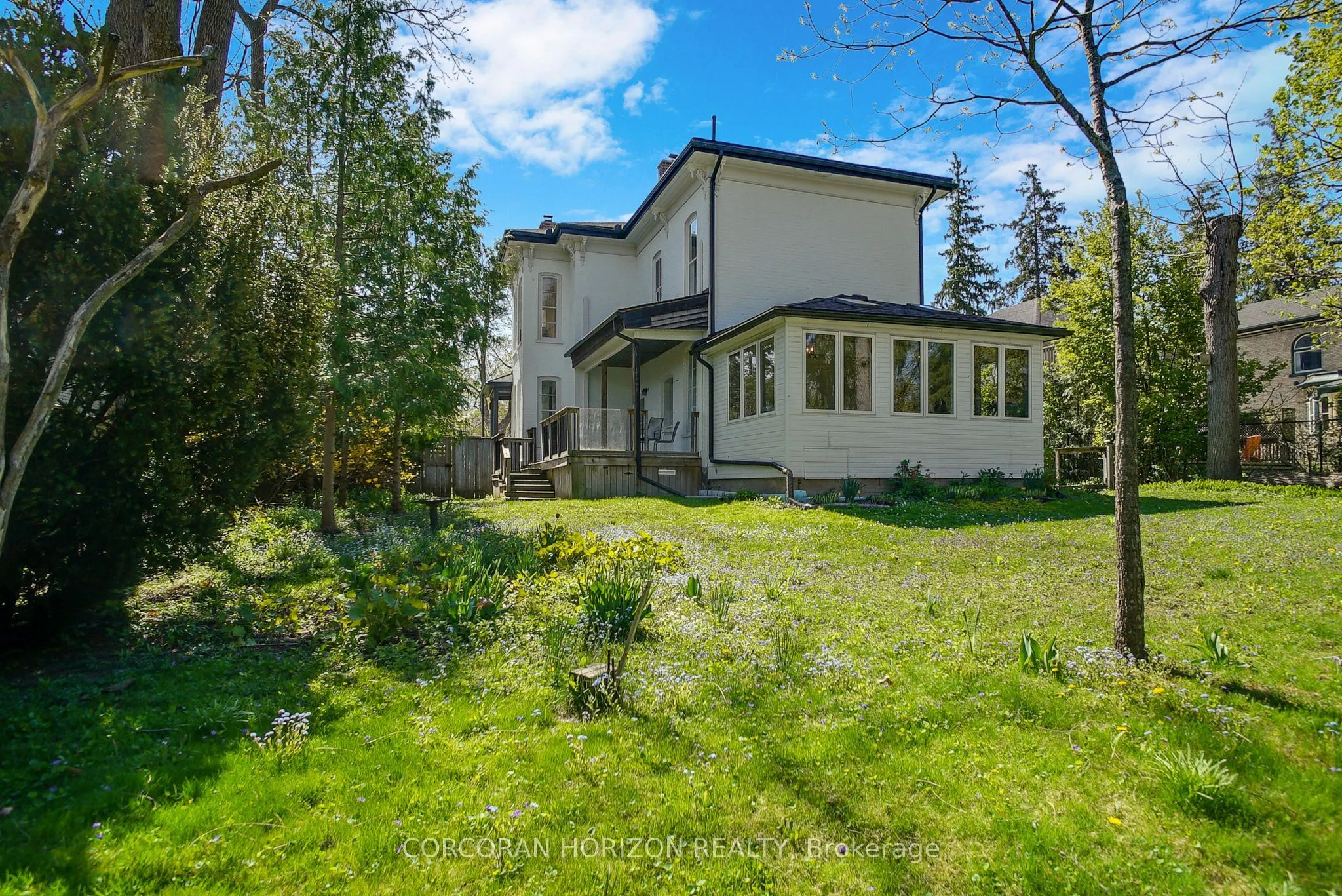 78 William Street W