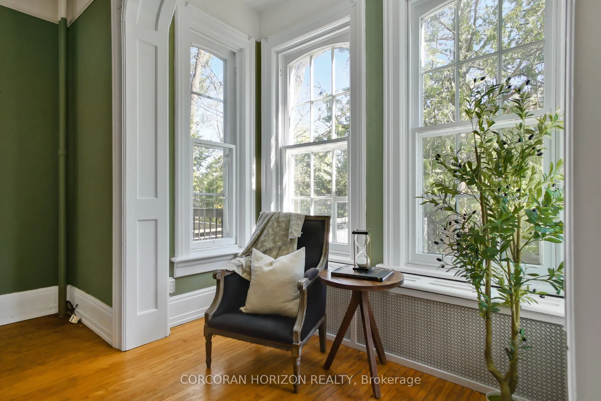 78 William Street W
