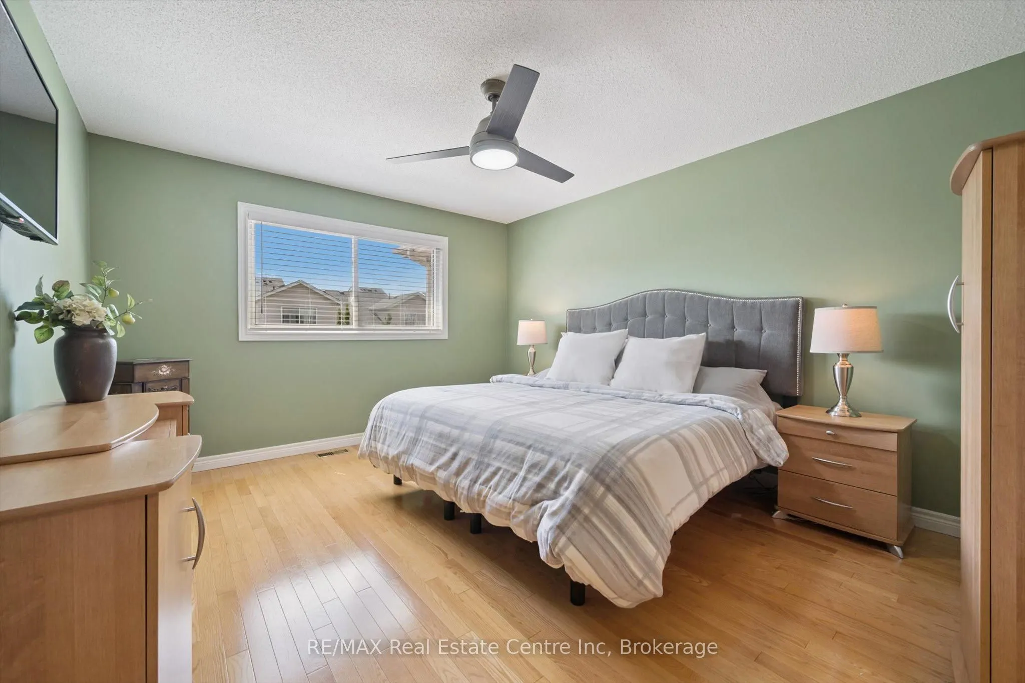 98 SCHRODER Crescent