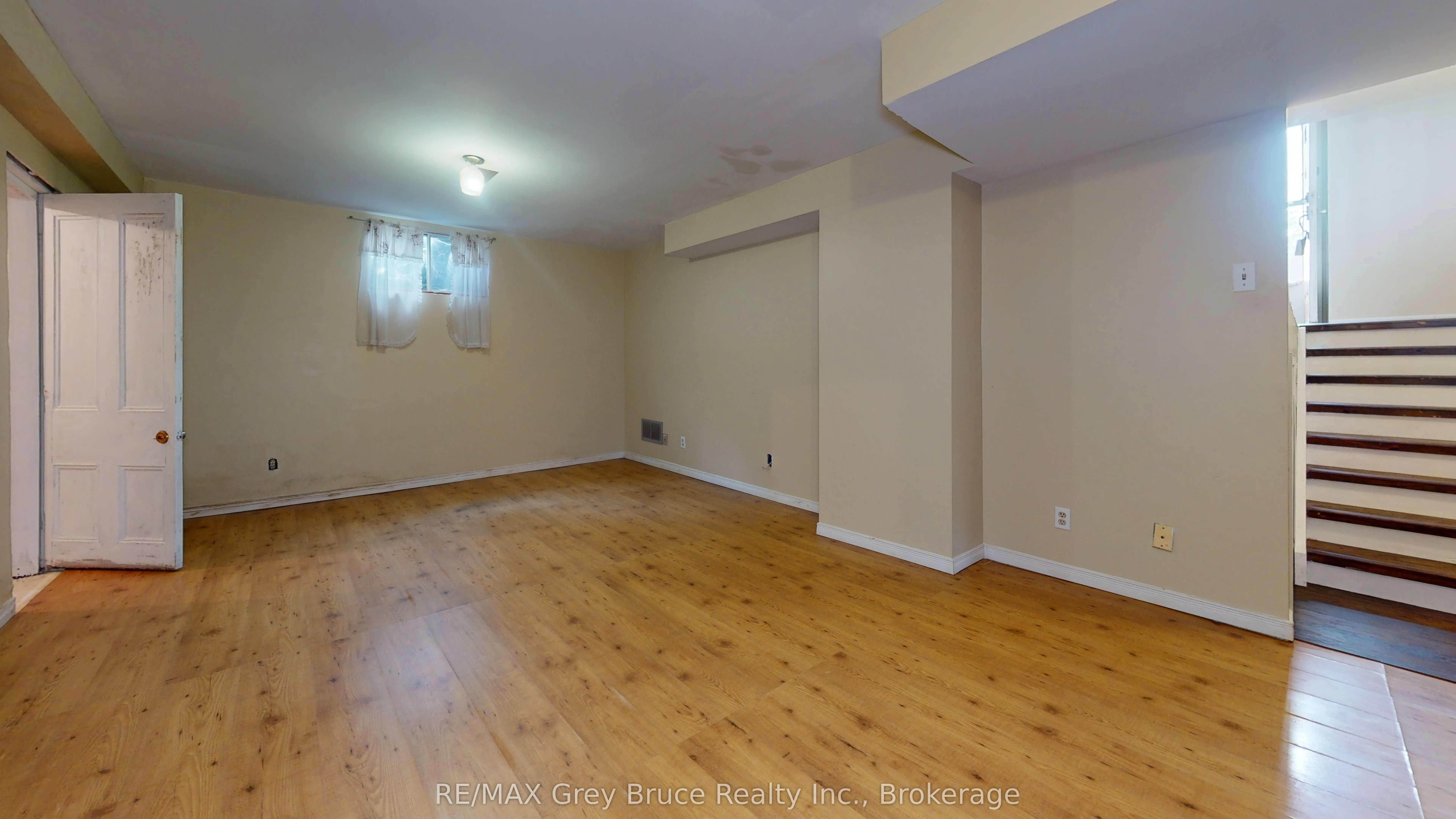 82 Brook Street W