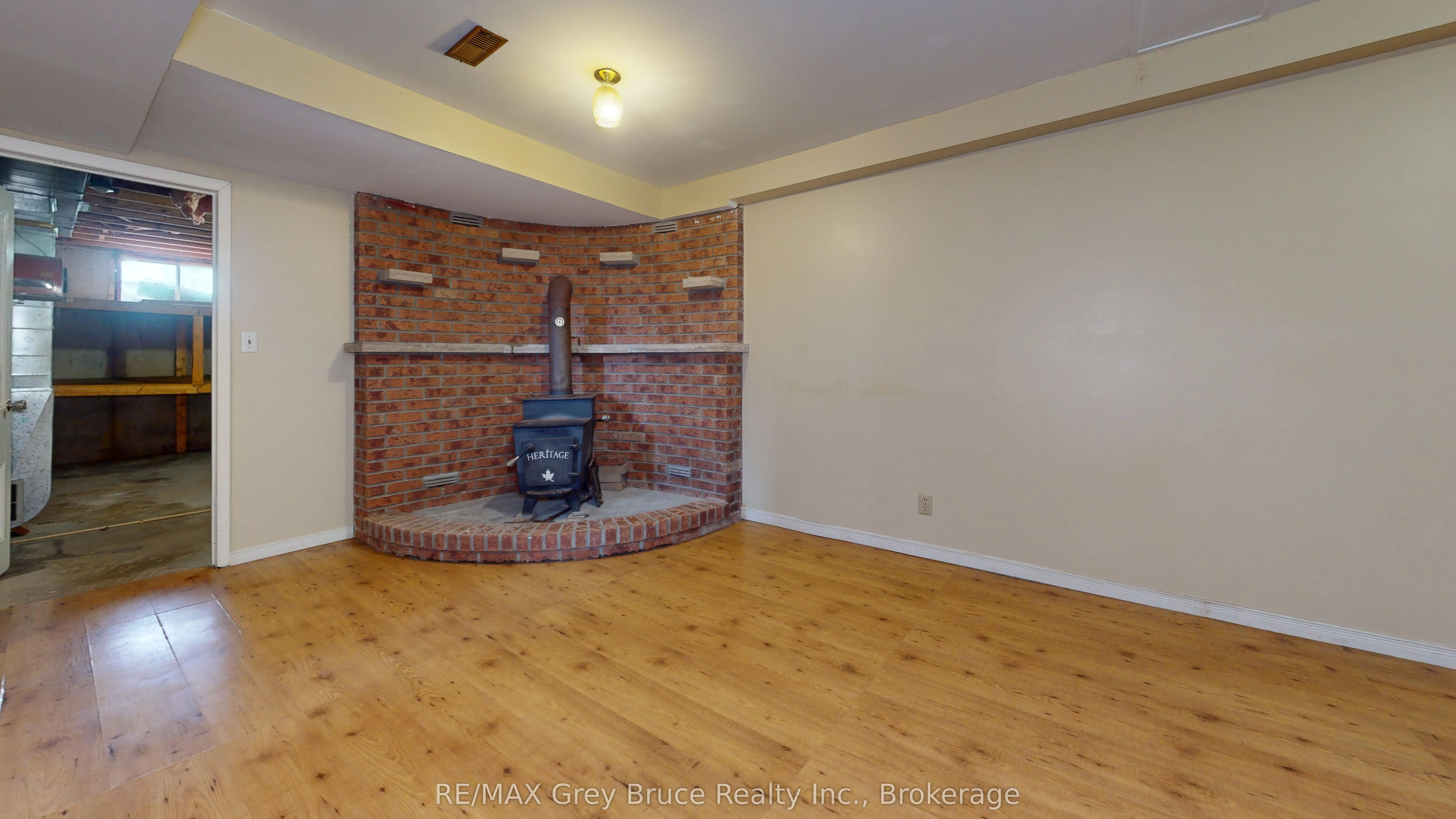 82 Brook Street W