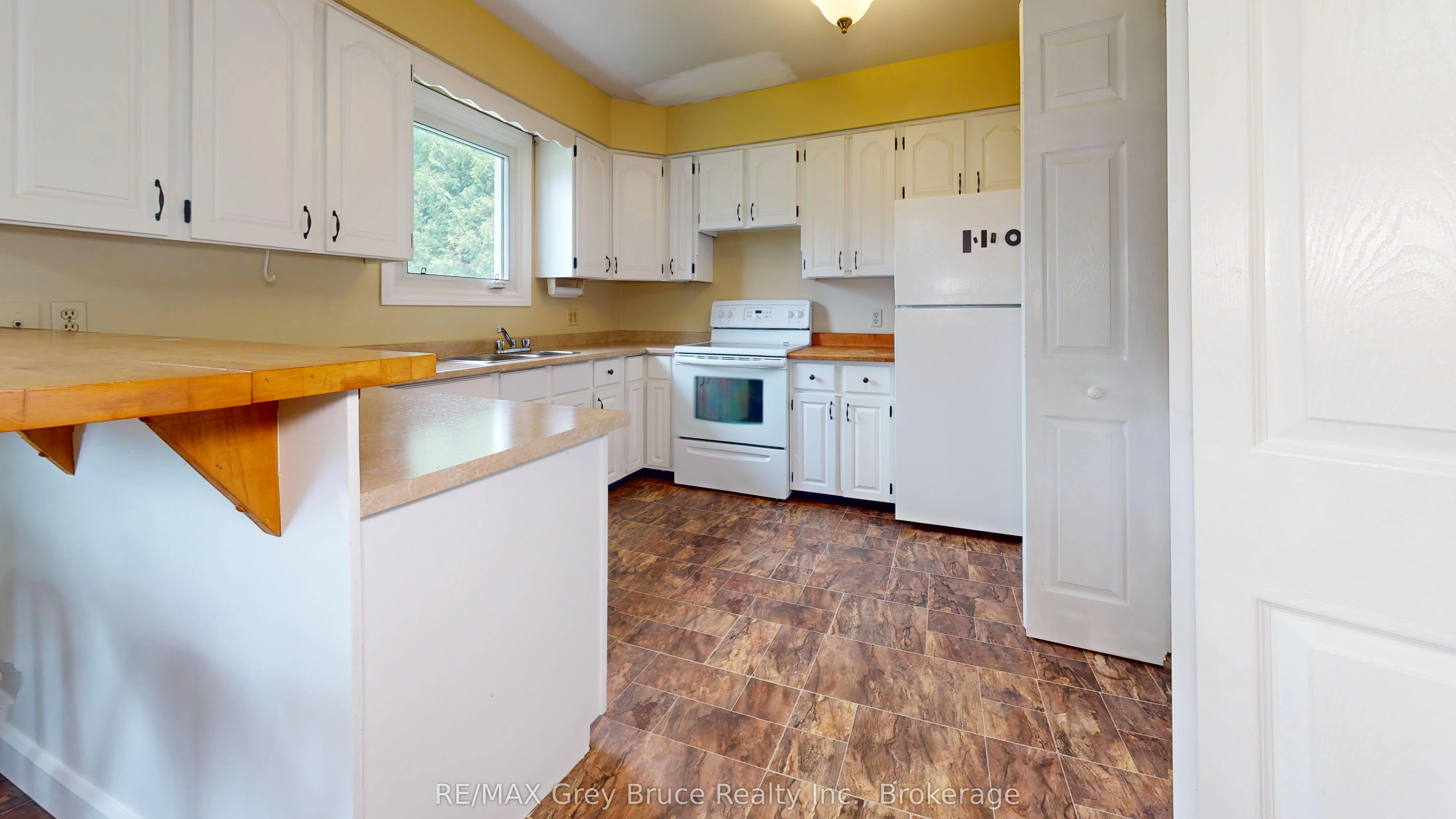 82 Brook Street W