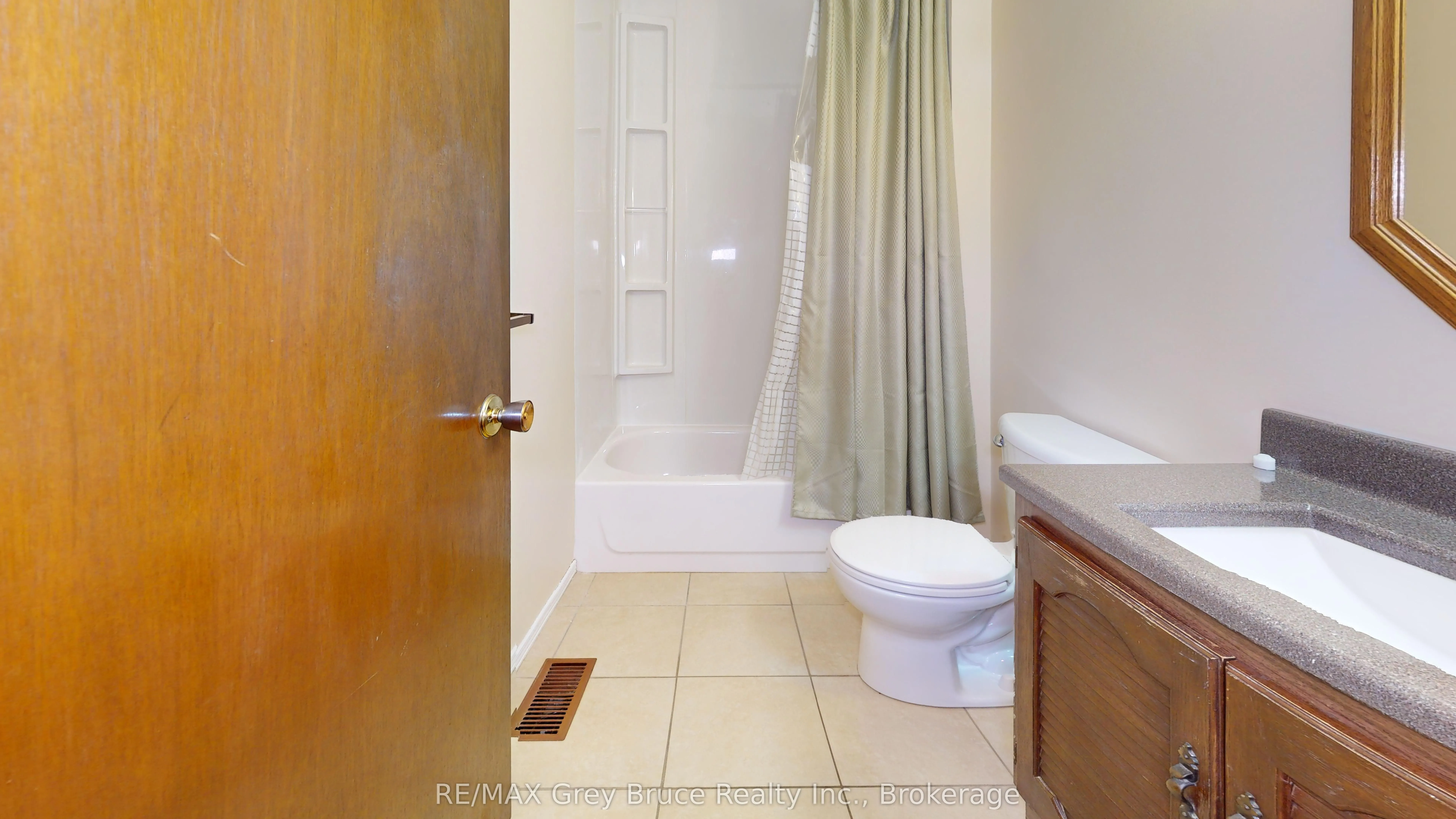 82 Brook Street W