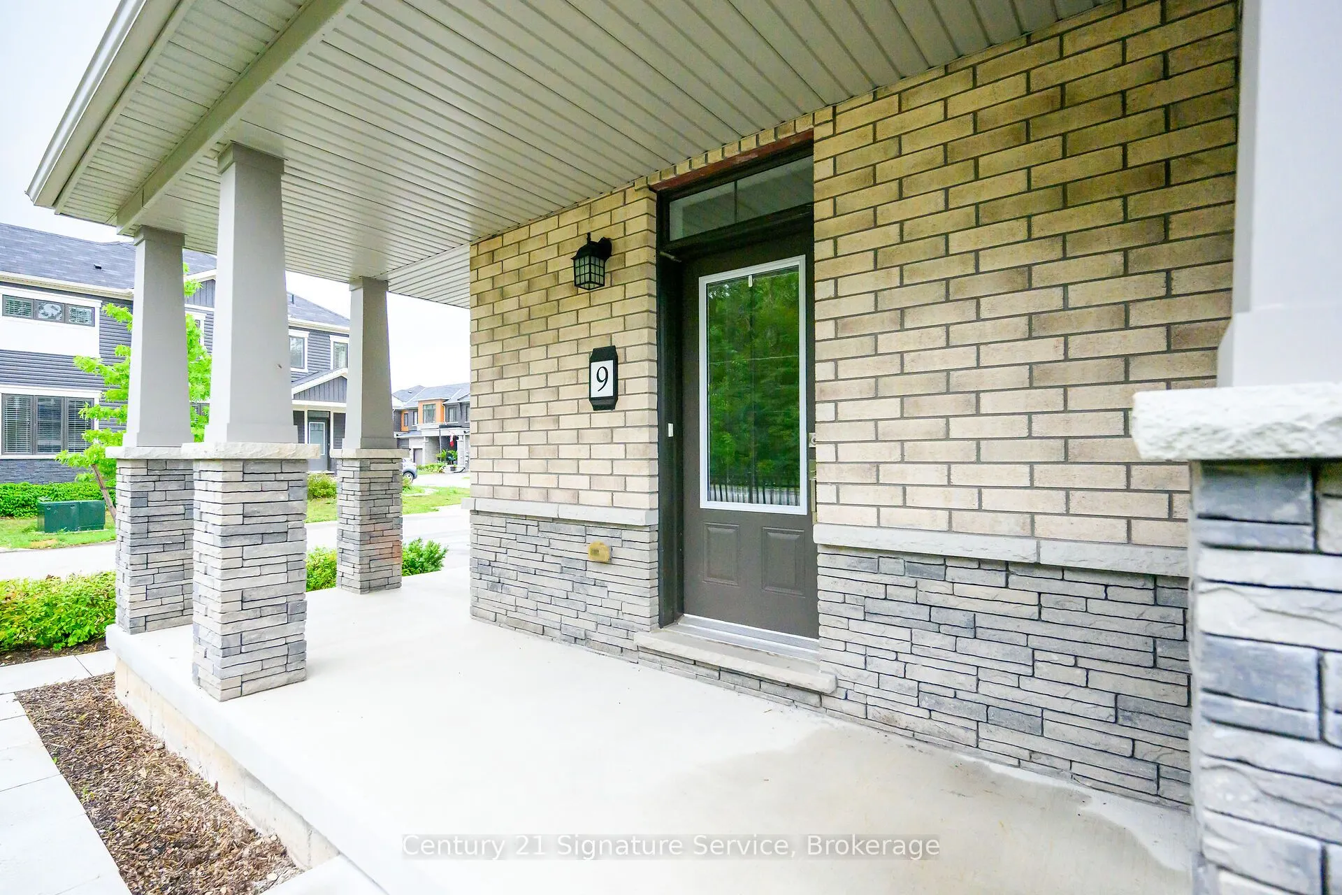 8273 Tulip Tree Drive N, #9