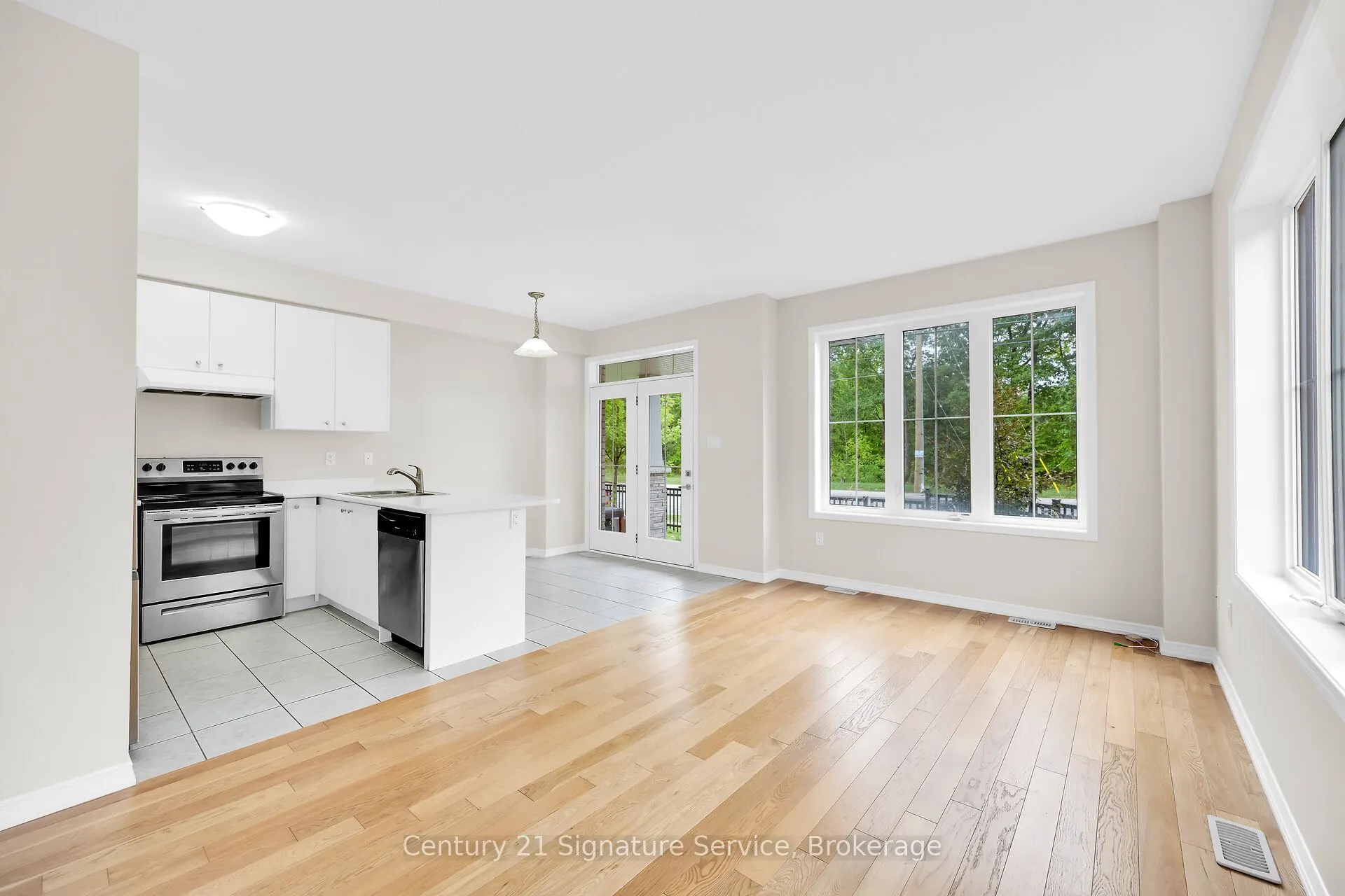 8273 Tulip Tree Drive N, #9