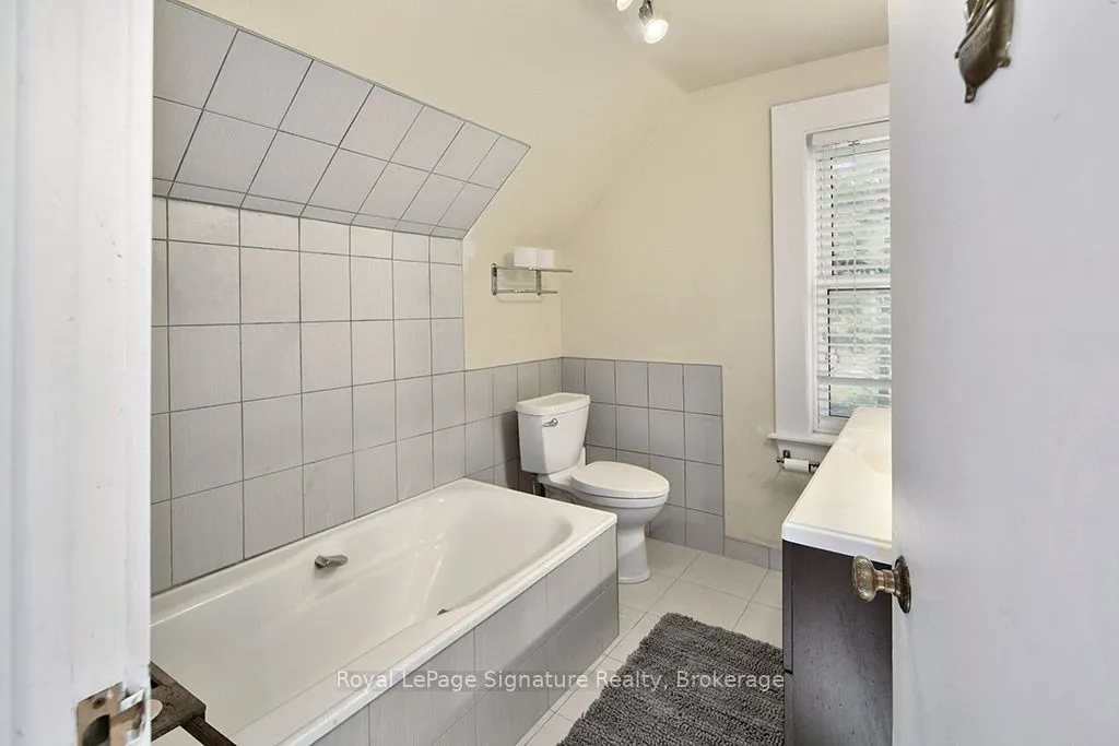 586225 SIDEROAD 10B Road