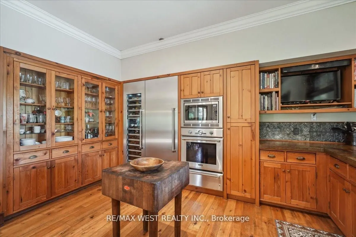 7817 Sideroad 10