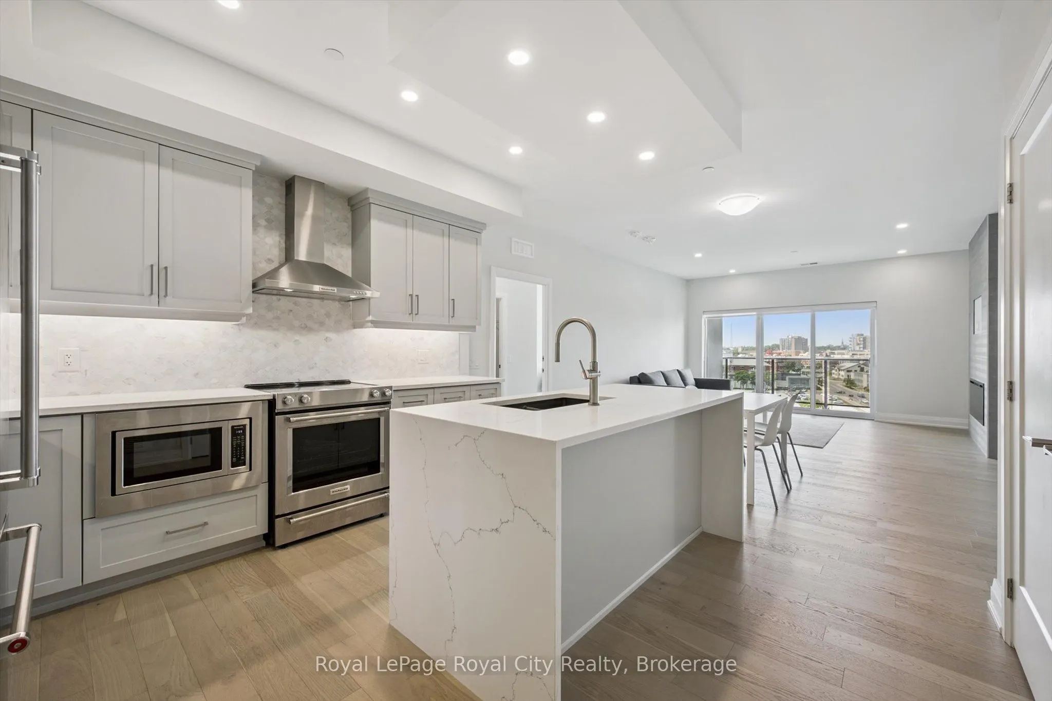 71 Wyndham Street S, #1007