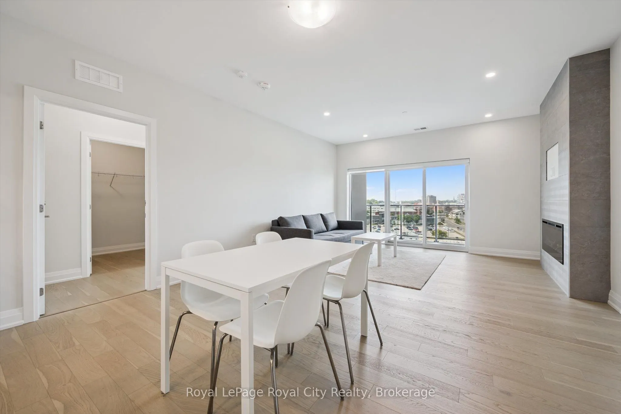 71 Wyndham Street S, #1007