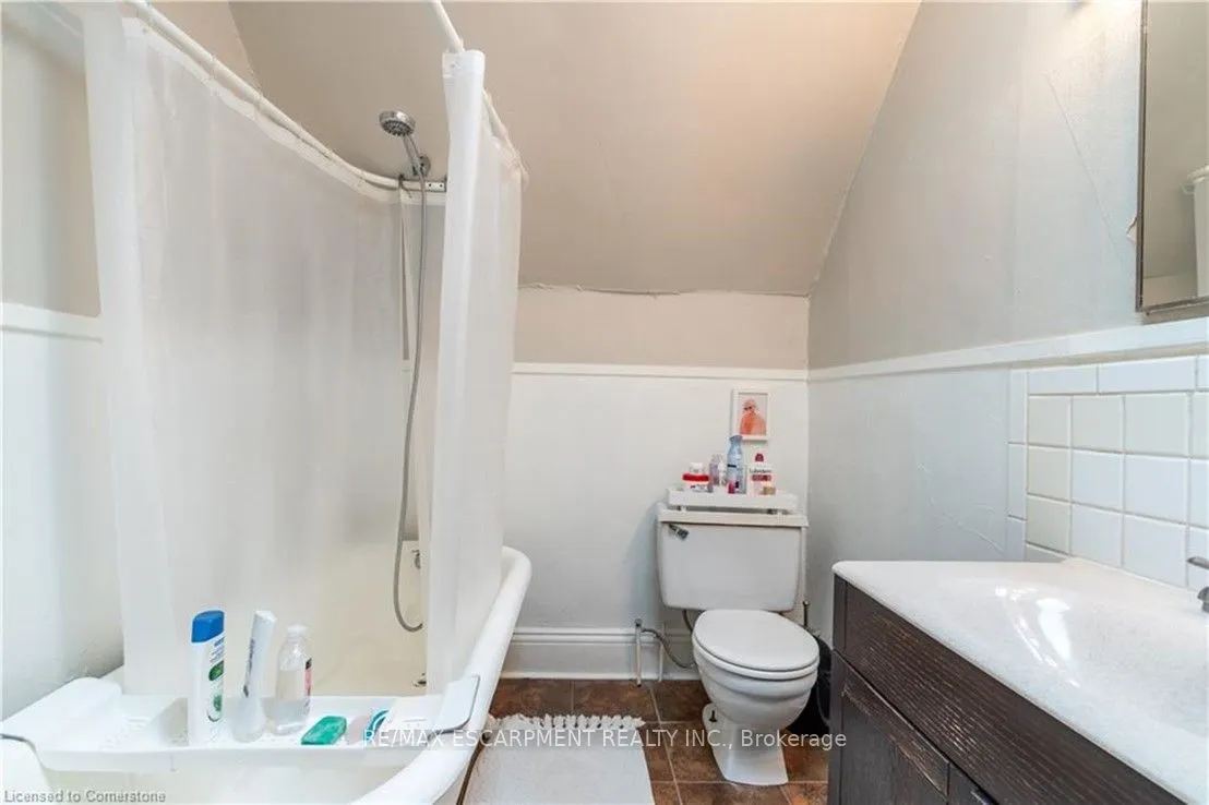 225 Queen Street S, #3