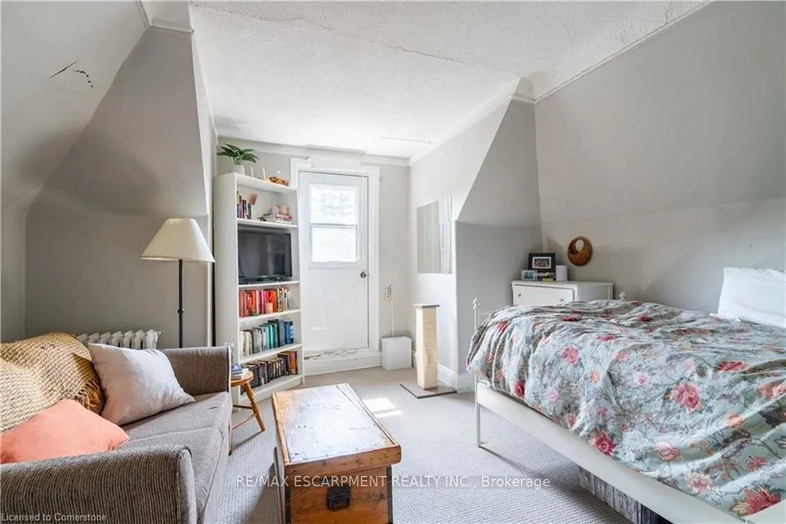 225 Queen Street S, #3