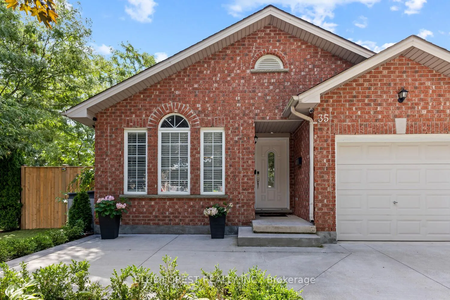 35 Bowcott Crescent