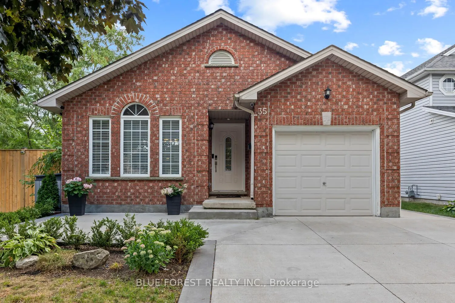 35 Bowcott Crescent