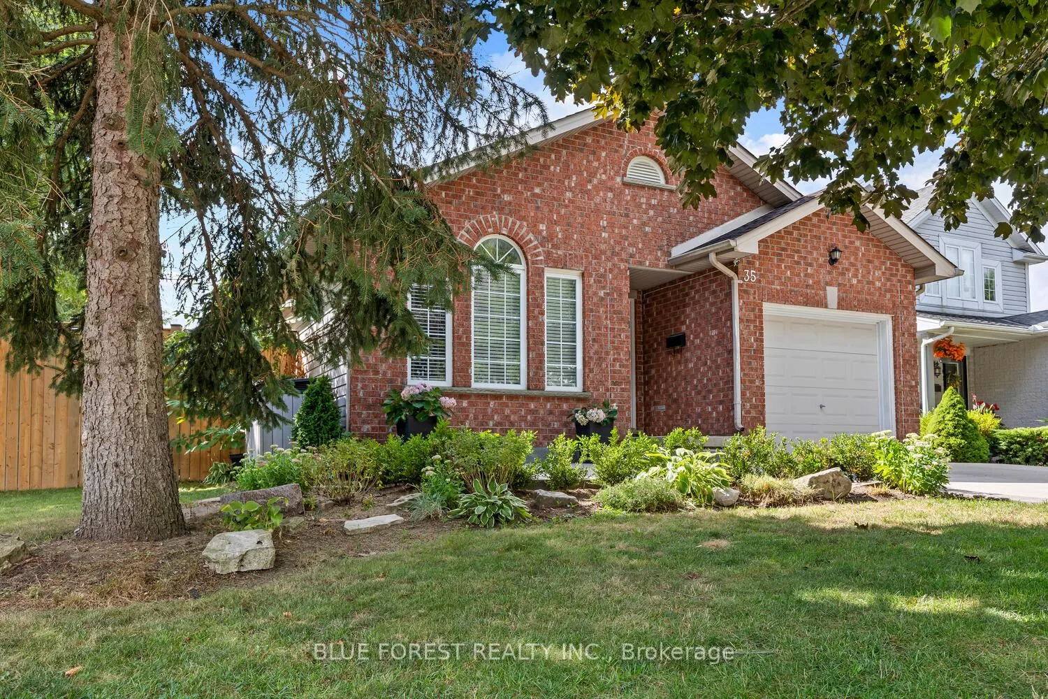 35 Bowcott Crescent