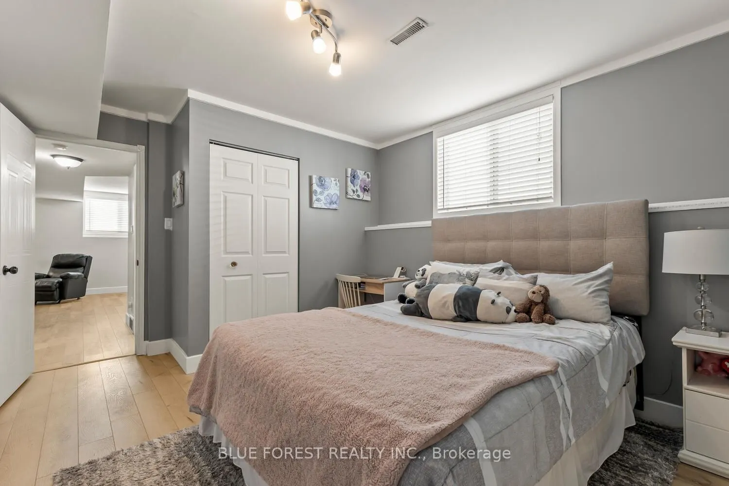 35 Bowcott Crescent