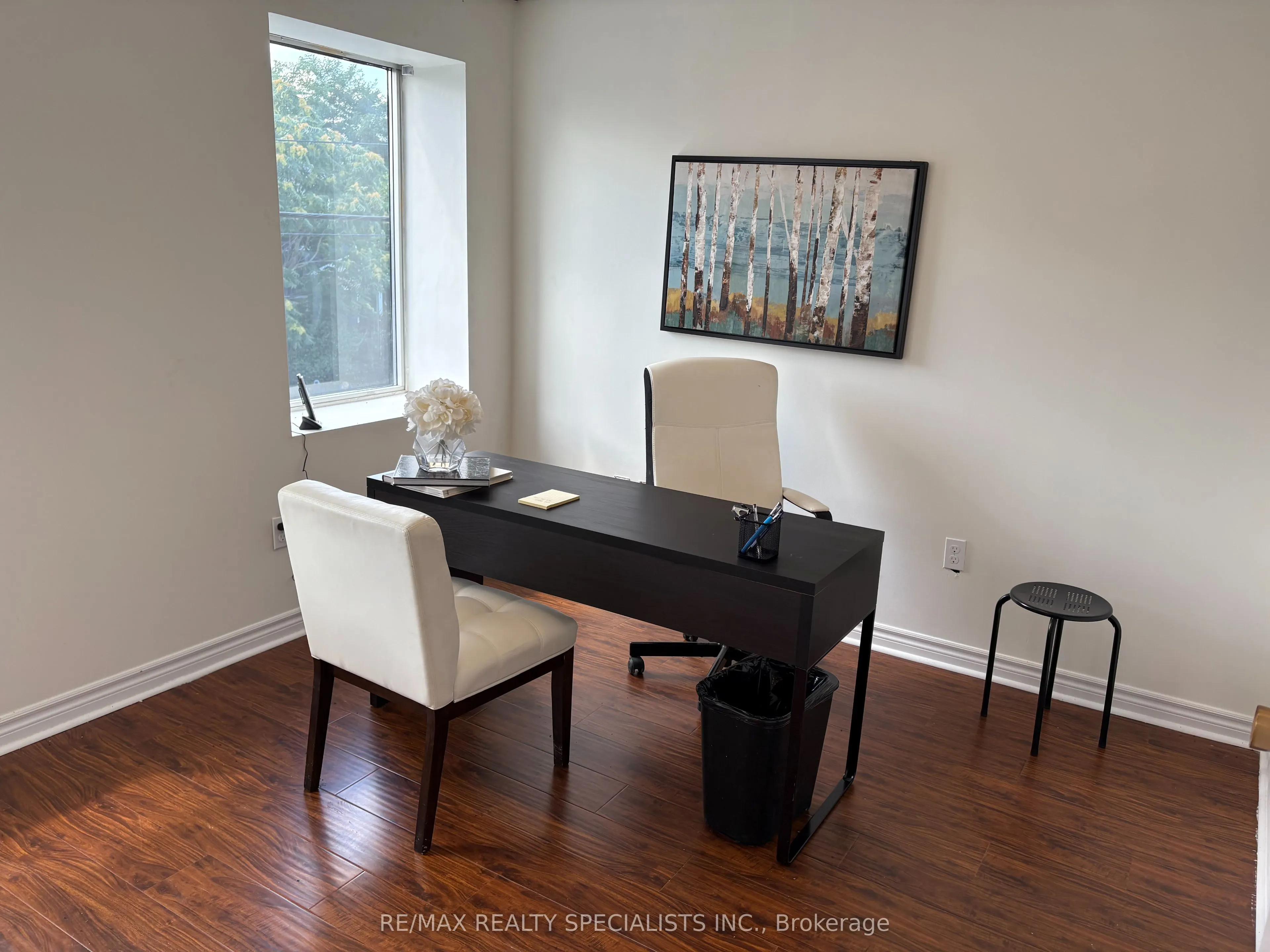 105 Queenston Street, #204