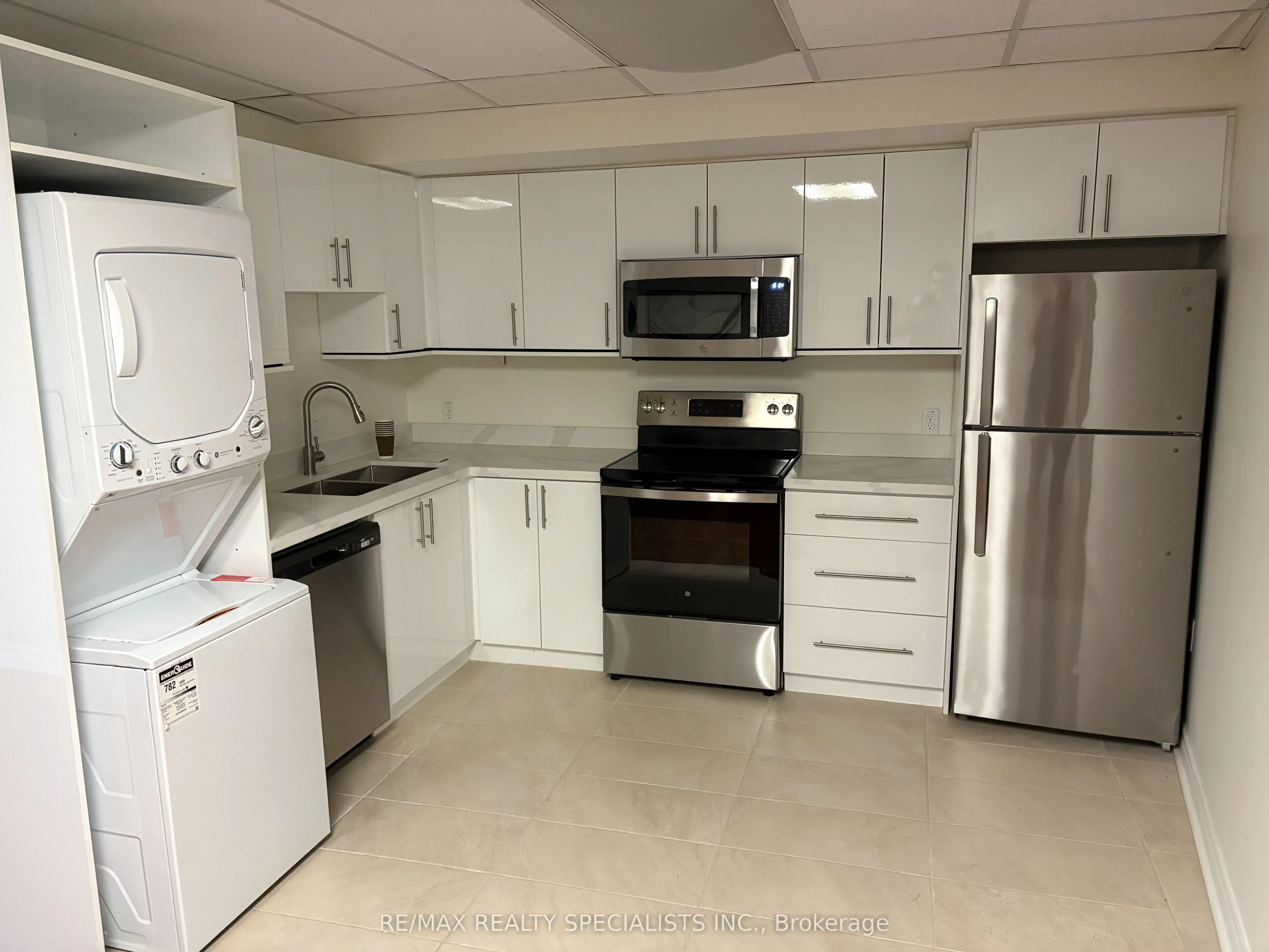 105 Queenston Street, #204