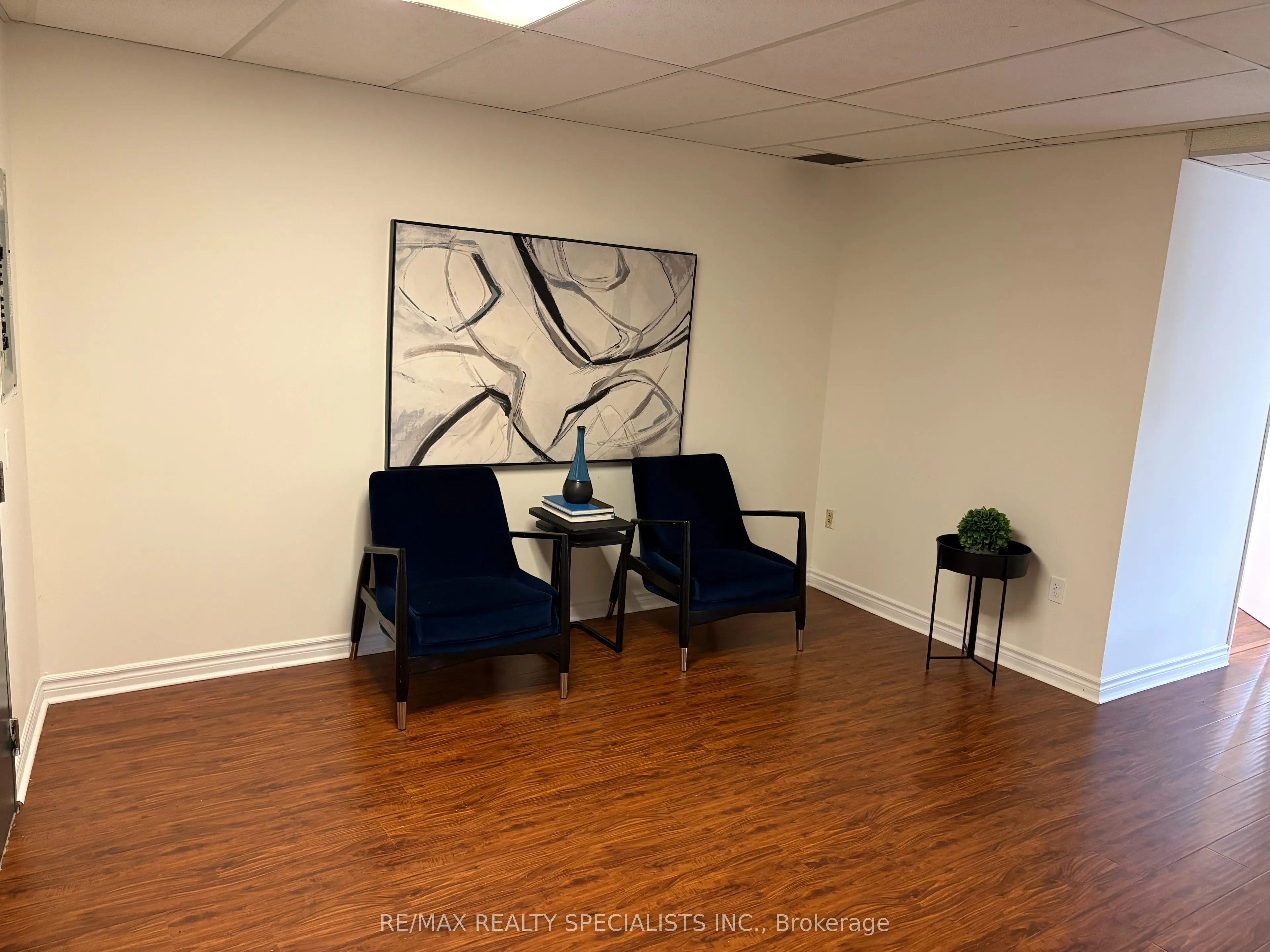 105 Queenston Street, #204