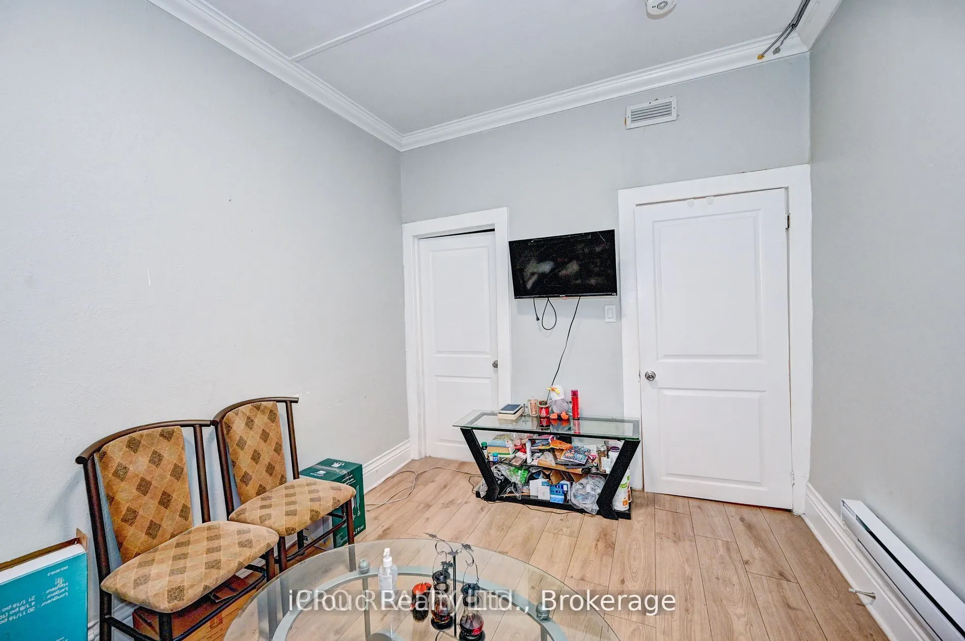 15 Ainslie Street N