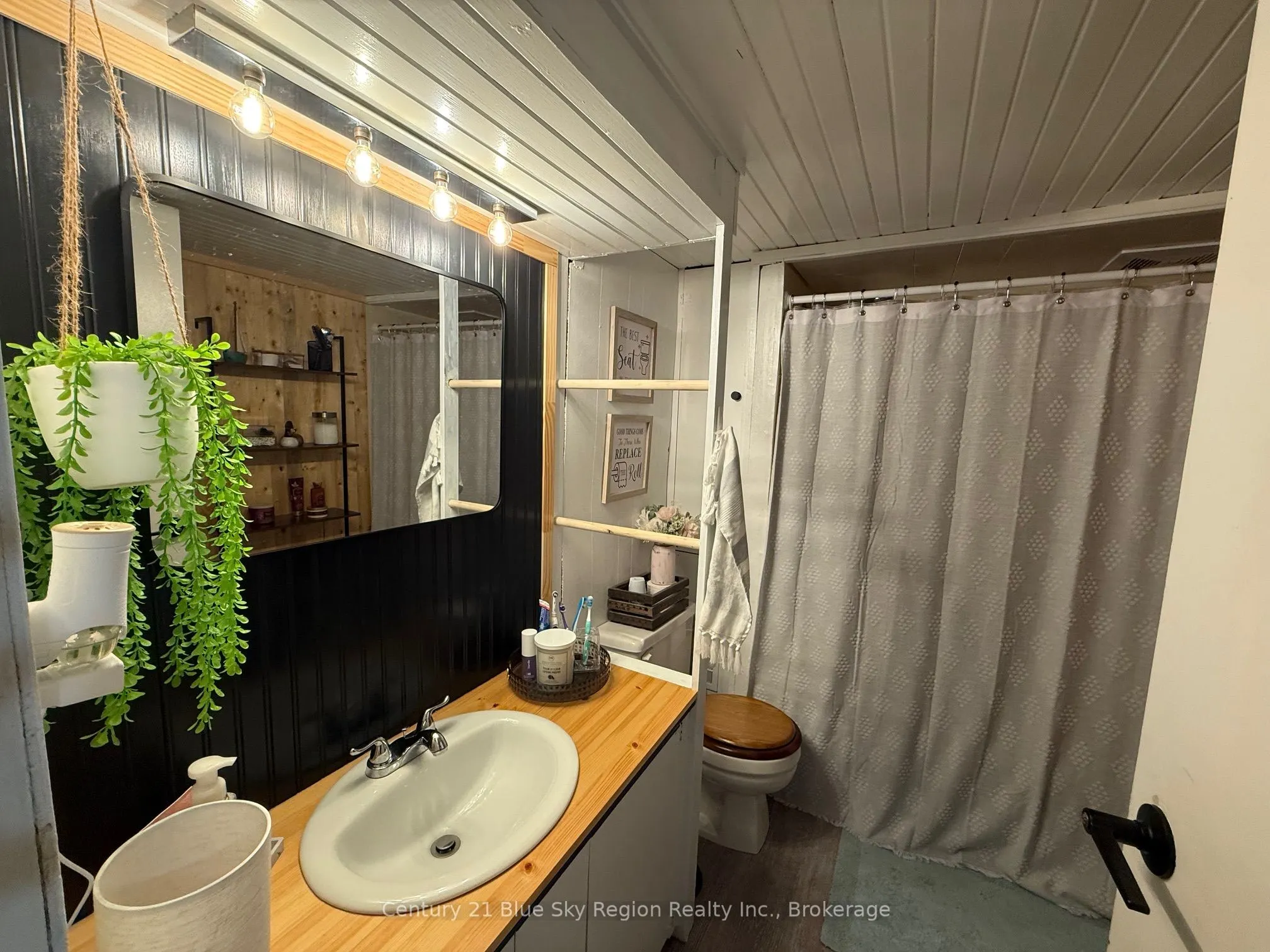 15 Church Road, #B