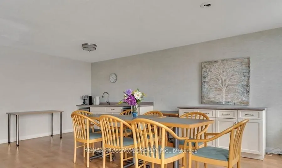 1 Mowat Avenue, #209