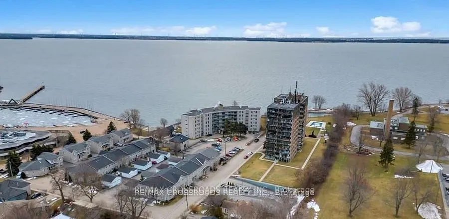 1 Mowat Avenue, #209