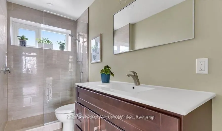 1 Mowat Avenue, #209