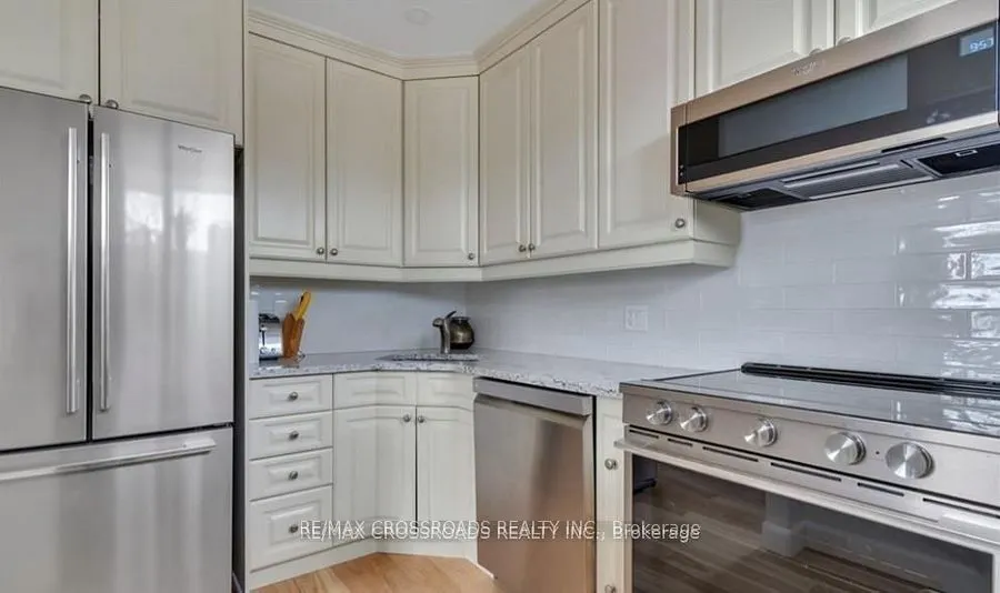 1 Mowat Avenue, #209