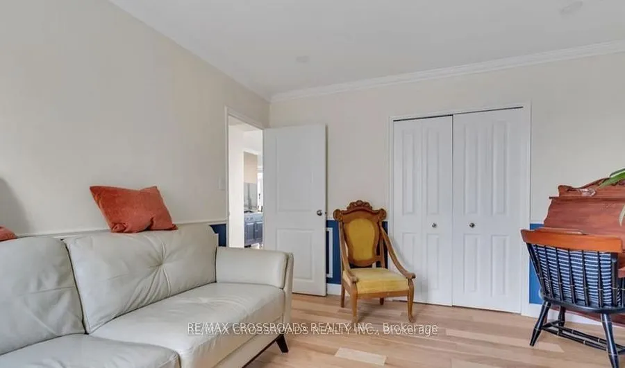 1 Mowat Avenue, #209